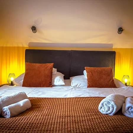 Gasthuis Barackvirag Vendeghaz 3*