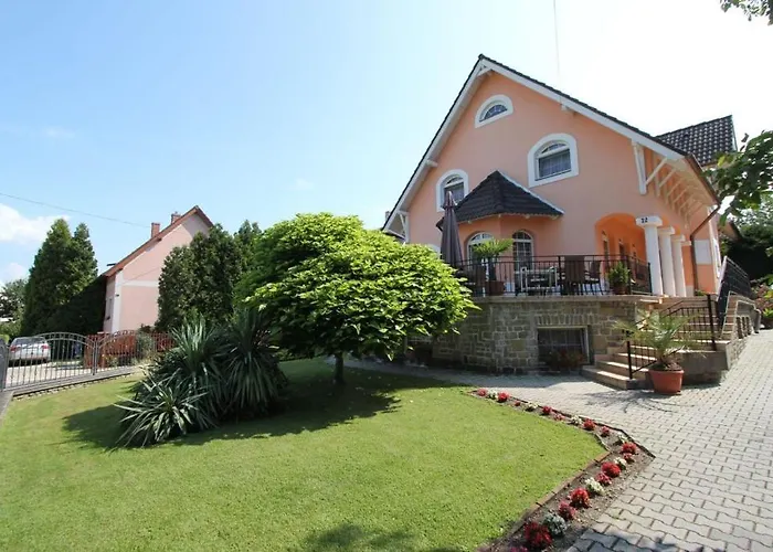 Barackvirag Vendeghaz Tihany