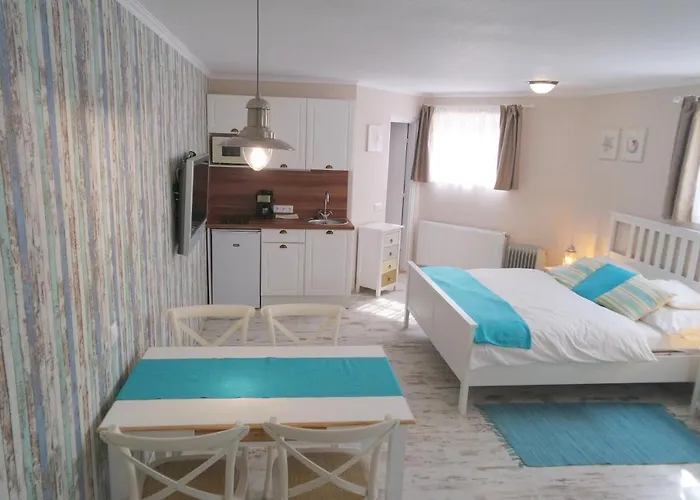 Barackvirag Vendeghaz 3* Tihany